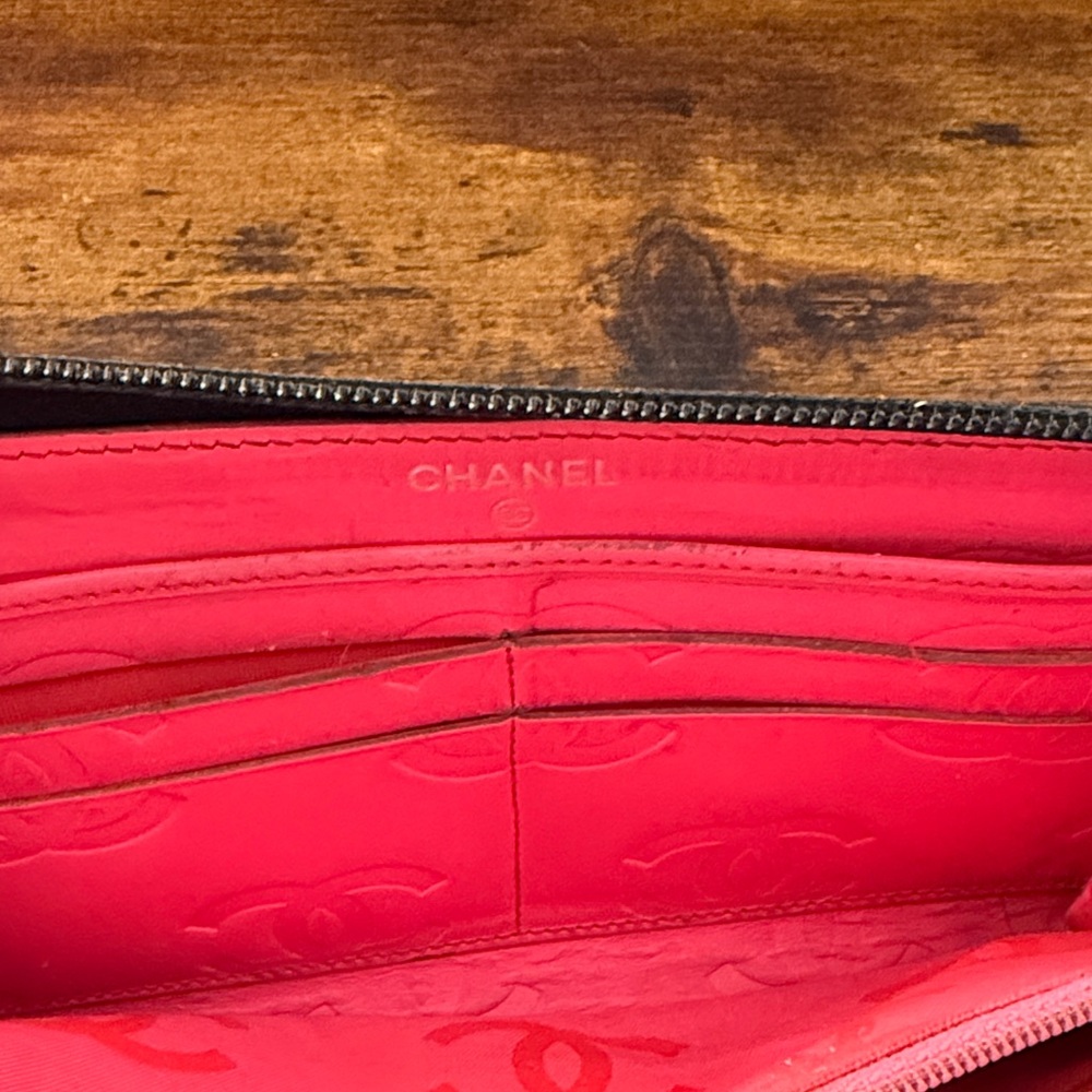 Chanel Black Quilted Zip Wallet w/COA & intact holo - Picture 7 of 16